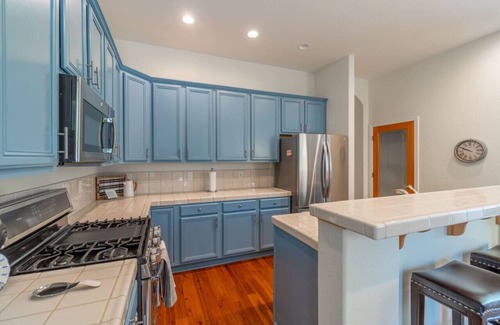 Sparks House | Elegant 3-Bedroom House Close to Red Hawk Golf