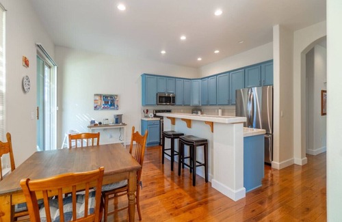 Sparks House | Elegant 3-Bedroom House Close to Red Hawk Golf