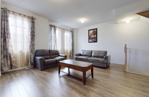 Bowmanville House | Elegant 3-bedroom townhouse
