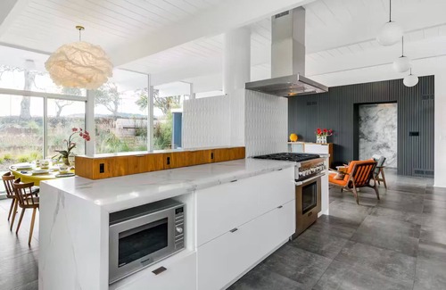 Highlands-Baywood Park House | Elegant 3-BR Escape w/Backyard near Western Hills