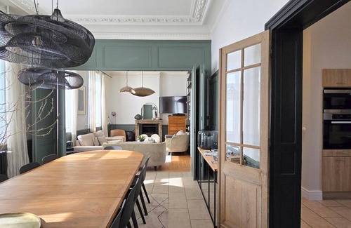 Abscon Cottage | Elegant 300m² Townhouse w/Spacious Garden, Modern Amenities, Close to Nature & Attractions