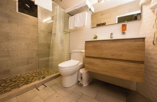 San Pedro House | Elegant 3500sq ft Family Residence