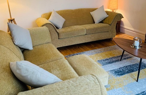Warminster House | Elegant 3BD Edwardian Home Warminster