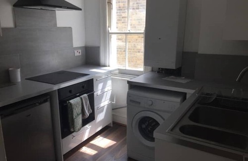 Stroud Green Apartment | Elegant 3bed Crouchend in style with roof terrace
