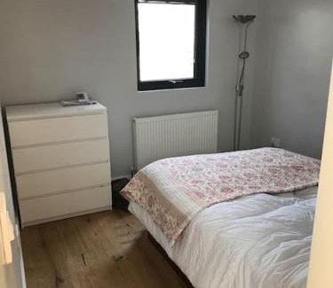 Stroud Green Apartment | Elegant 3bed Crouchend in style with roof terrace