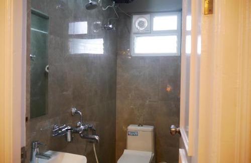 Kondapur Apartment | Elegant 3BHK Fully Furnished and Equipped Apt near Hitec City by EVARA SUITES
