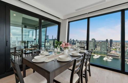 Docklands Apartment | Elegant 3BR 3BA with River and Sea Views Docklands