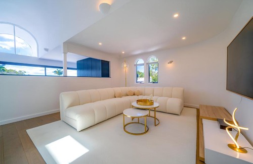 Woollahra Apartment | Elegant 3BR Apt -Bondi Junction & Stunning Skyline