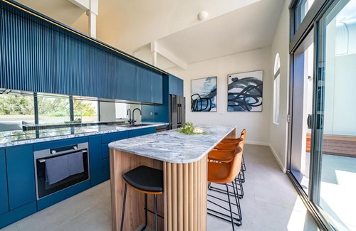 Woollahra Apartment | Elegant 3BR Apt -Bondi Junction & Stunning Skyline