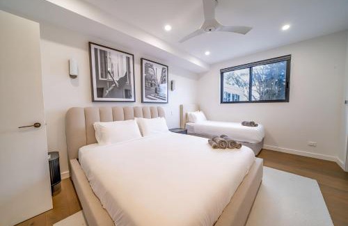 Woollahra Apartment | Elegant 3BR Apt -Bondi Junction & Stunning Skyline