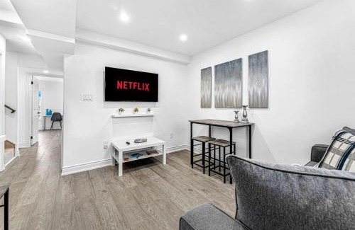 Hamilton House | Elegant 3BR Home Near Hospitals Tims Field QEW