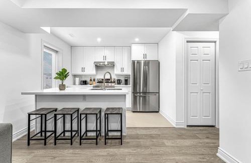 Hamilton House | Elegant 3BR Home Near Hospitals Tims Field QEW