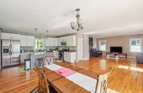 Worcester Apartment | Elegant 3BR Home Near Downtown Worcester