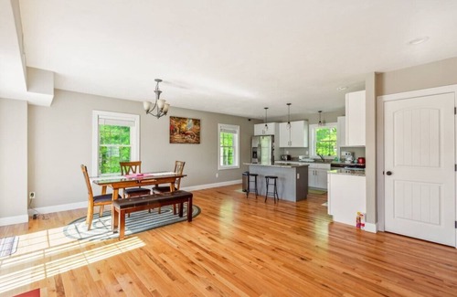 Worcester Apartment | Elegant 3BR Home Near Downtown Worcester