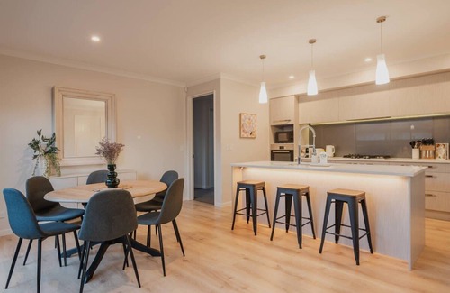 Hornby House | Elegant 3BR Home on Mustang Avenue
