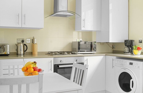 Primrose Hill Apartment | Elegant 3BR Near Paddington Station - Your Stylish Urban Retreat in London