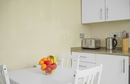 Primrose Hill Apartment | Elegant 3BR Near Paddington Station - Your Stylish Urban Retreat in London