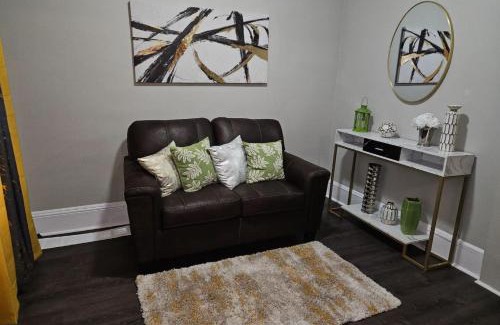 Hough House | Elegant 4 Bed Room at Cleveland Clinic Area