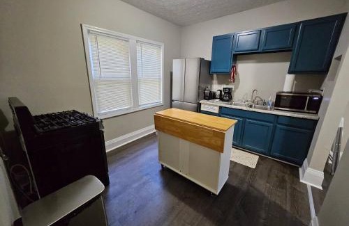 Hough House | Elegant 4 Bed Room at Cleveland Clinic Area