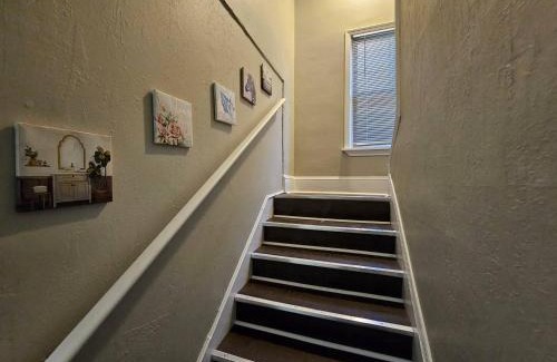 Hough House | Elegant 4 Bed Room at Cleveland Clinic Area