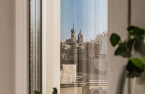 Piasek Połnoc Apartment | Elegant 4-Bedroom Haven with Scenic Views