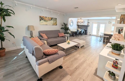 Tallahassee House | Elegant 4 Bedroom Pool House