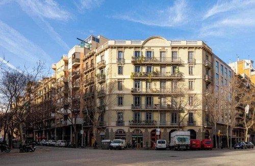 Dreta de l'Eixample Apartment | Elegant 4-Bedroom Residence in the Heart of Barcelona