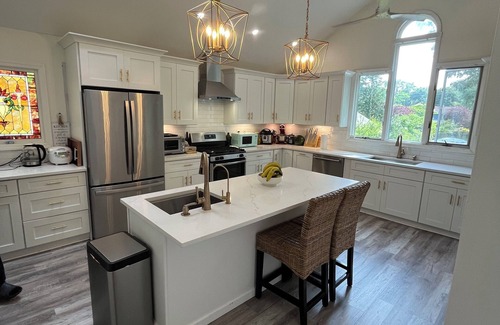 Maywood House | Elegant 4-Story Home Near NYC, Malls & Universities — Family Friendly