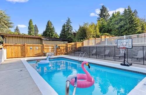 Highline House | Elegant 4BR/3BA Villa Pool & Resort Perks