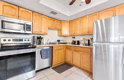 Sunshine Park Villa | Elegant 4br Compound Guesthouse Firepit