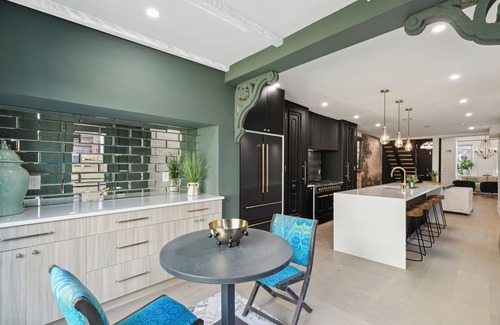 Fairmount House | Elegant 4BR Townhouse in Fairmount