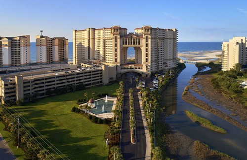 Windy Hill Apartment | Elegant 5-Bedroom Haven | Spa. Private Pool. Gym.
