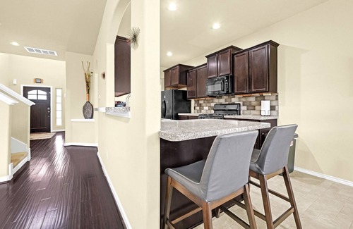 Conroe House | Elegant 5 bedrooms vacation home