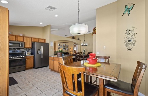Orange Tree Villa | Elegant 5bd/4ba Villa with pool/Spa near Disney