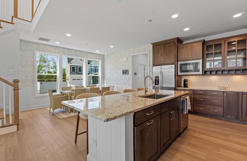 Long Neck House | Elegant 5BD Escape with Golf, Fishing, Kayaking Adventures, Secure Community