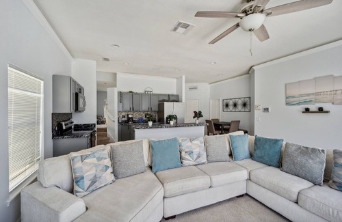 Marbella House | Elegant 5BR Villa with Private Pool by RedAwning