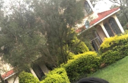 Nandi Villa | Elegant all ensuite for 8 people with beautiful large garden for events
