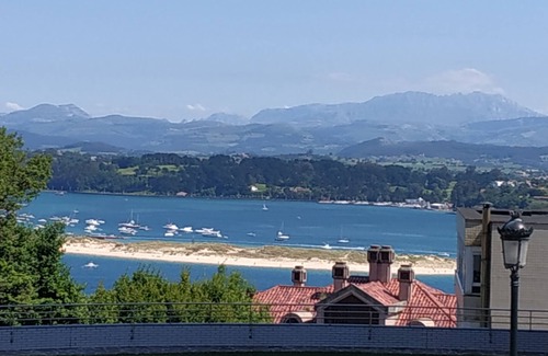 Santander Apartment | Elegant and comfortable apartment in a residential area near the beach