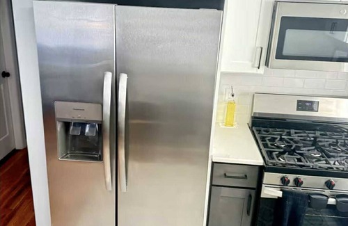 Irvington House | Elegant and Cozy 3-bedroom with Parking, Sleeps up to 8 close to EWR and NYC