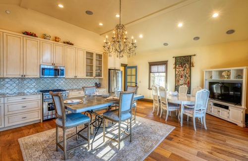 Ardenvoir House | Elegant and Cozy Residence on a 7 Acre Vineyard in the Heart of Wine Country