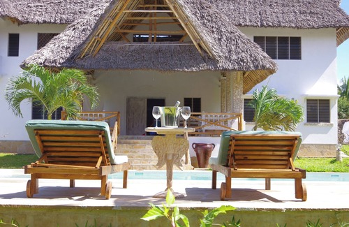 Watamu Villa | elegant and exclusive african style villa with chef and maid