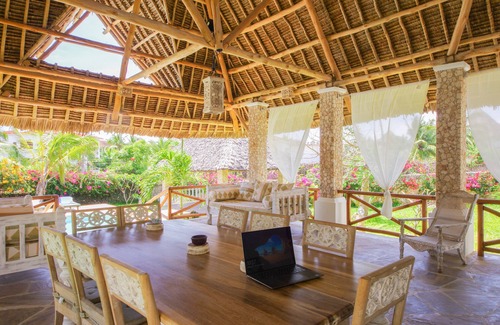 Watamu Villa | elegant and exclusive african style villa with chef and maid