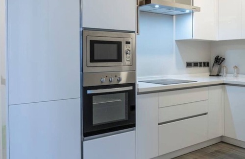 Nairobi West Apartment | Elegant and Modern 1 Bedroom Skyview Apartment