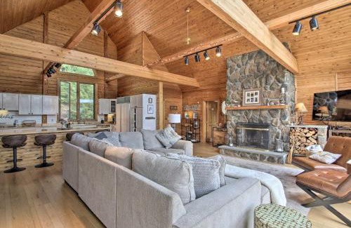 Harrison House | Elegant and Quiet Maine Escape with Sauna and Deck!