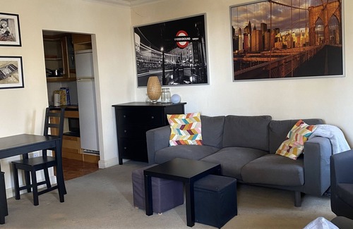 Stillorgan Apartment | Elegant and tranquil apartment in prime location. Beautiful landscaped gardens!