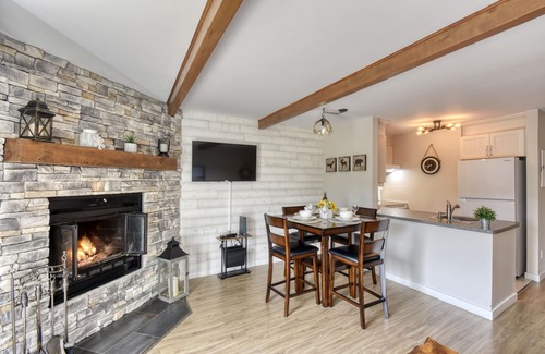 Mont-Tremblant Apartment | Elegant Apartment - View on Lake Tremblant & Mountain