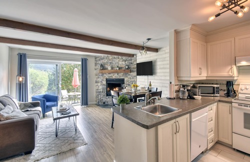 Mont-Tremblant Apartment | Elegant Apartment - View on Lake Tremblant & Mountain