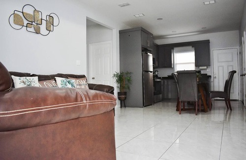 Weslaco Apartment | Elegant Apartment 10 min to Mercedes Outlets