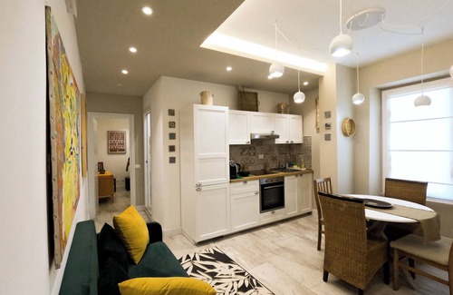 Esquilino Apartment | Elegant Apartment at the Colosseum
