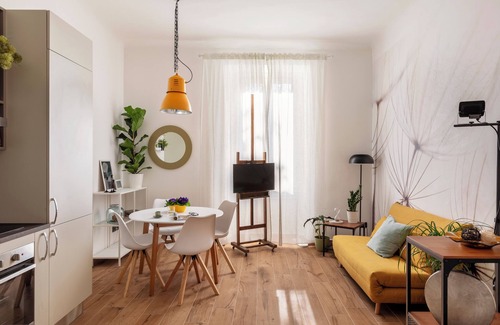 Dergano Apartment | Elegant apartment for 5, DUOMO in 10" by subway M3